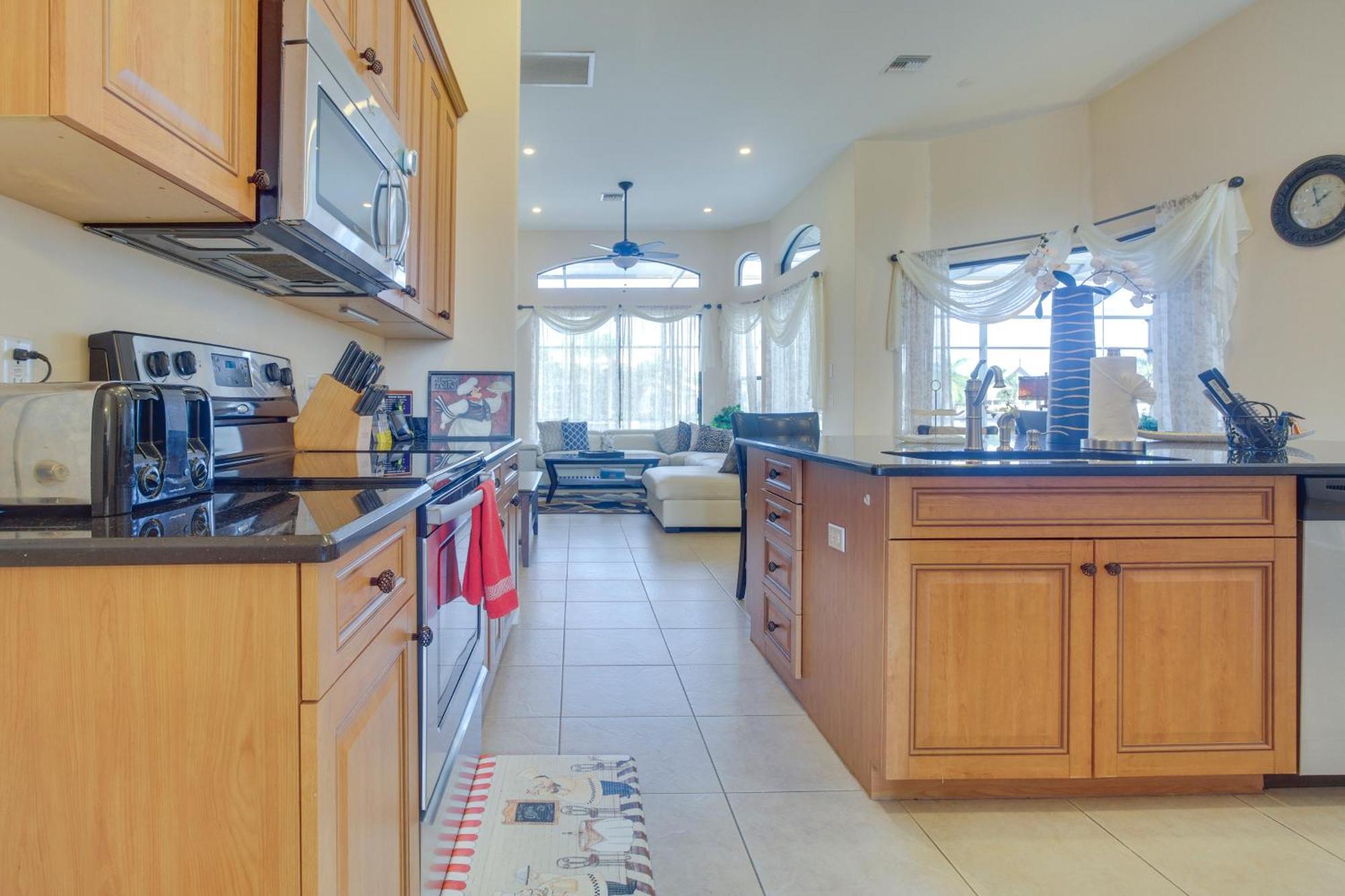 Upscale Marco Island Villa With Outdoor Bar And Pool! Exterior photo